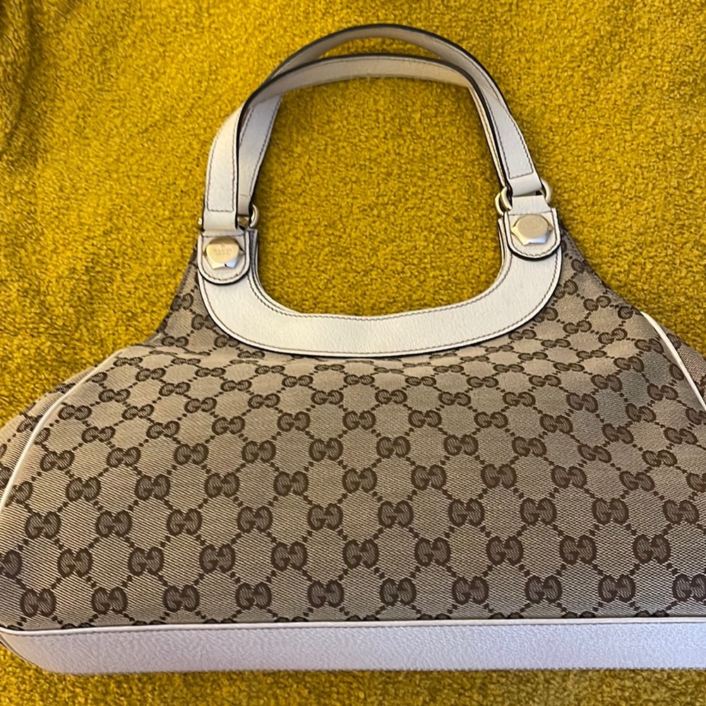 Preloved GUCCI hobo shoulder bag in good condition . No peeling .💯 AUTHENTIC